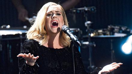 Die britische Sängerin Adele bei einem Auftritt im Jahr 2015.