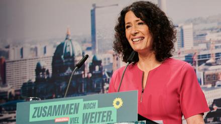 Bettina Jarasch, Spitzenkandidatin der Berliner Grünen, kann sich freuen, denn ihre Partei hält sich in den Umfrage zur Abgeordnetenhauswahl an erster Stelle.