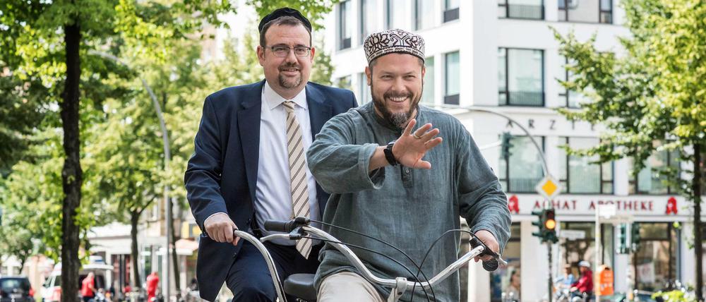 Rabbiner Elias Dray und der islamische Theologe Ender Cetin, stellten am Donnerstag (14.06.2018) in der Berliner Kahal Adass Jisroel-Synagoge die Aktion meet2respect-Tandemtour vor.