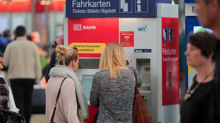 An einigen Berliner S-Bahnhöfen Fahrgäste konnten Fahrgäste zwischenzeitlich keine Tickets kaufen (Symbolbild). 