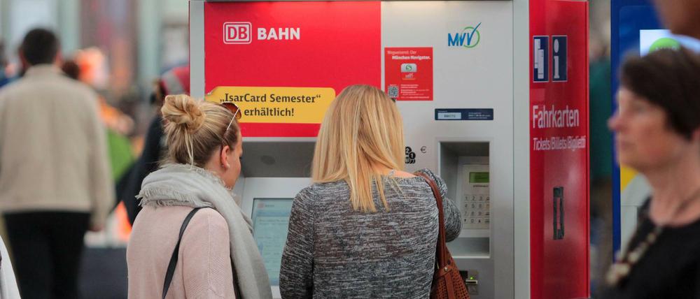 An einigen Berliner S-Bahnhöfen Fahrgäste konnten Fahrgäste zwischenzeitlich keine Tickets kaufen (Symbolbild). 