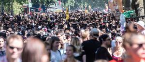 Tausende Besucher kommen zum Fest rund um den Blücherplatz. "Die Veranstaltung ist sehr groß und sehr voll", sagte die Leiterin am Donnerstag.
