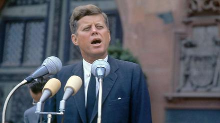Eine Rede, ein berühmter Satz: John F. Kennedy vor 50 Jahren vor dem Rathaus Schöneberg. 