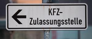 Berlins Sorgenkinder: Die Kfz-Zulassungsstellen. Jetzt geht es aber bergauf.