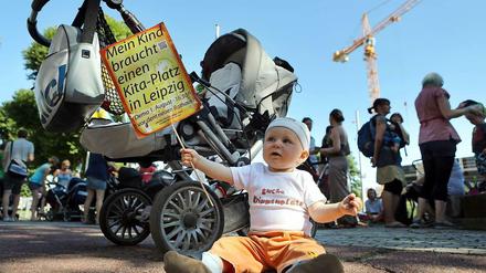 Der kleine Bruno fordert einen Kita-Platz in Leipzig. Unser Gastautor fordert die Kita-Pflicht. "Wie lange wollen wir noch tausende Kinder ungebildet zurücklassen?", fragt Raed Saleh.