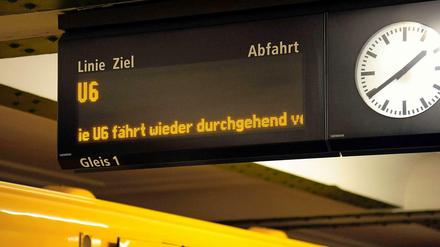 Abgefahren. Endlich fährt die U-Bahn wieder zwischen Friedrichstraße und Französischer Straße.