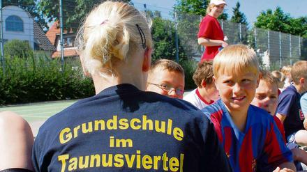 Aus Protest gegen die drohende Schließung gab es 2009 einen Staffellauf in der sportbetonten Taunus-Schule. 
