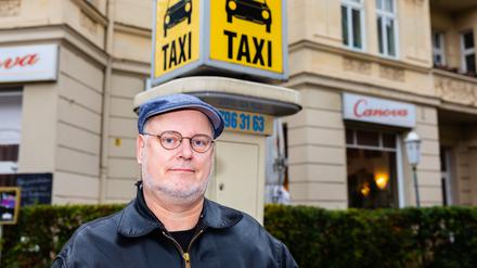 Klaus Meier ist als Taxi-Soziallotse beim Berliner Arbeitslosenzentrum angestellt. Den Berliner Droschkenkutschern gehe es schlecht, sagt er.