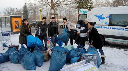 Facebook-Spendenaktion "Kleider gegen Kälte". Etwa 180 Säcke mit Kleidung kamen zusammen. 