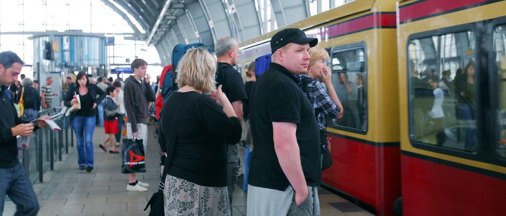 Zurückbleiben! S-Bahn-Fahrgäste müssen sich in den kommenden Wochen auf Verzögerungen einstellen.