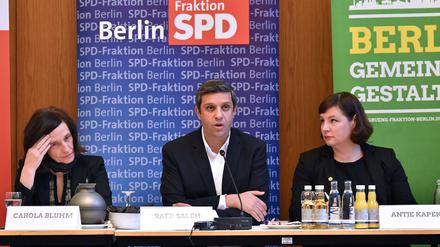 Die Fraktionschefs der Berliner Regierungsparteien (v.l.n.r.) Carola Bluhm (Linke), Raed Saleh (SPD) und Antje Kapek (Grüne).