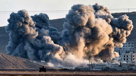 Luftangriffe am Rande von Kobane.