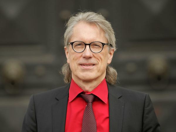 Matthias Kollatz-Ahnen, aufgenommen am 28.08.2013 bei einem Fototermin vor dem Landtag in Wiesbaden (Hessen).