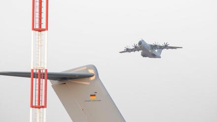 In Taschkent landen Flugzeuge der Bundeswehr mit Menschen aus Afghanistan - von hier aus werden sie nach Deutschland geflogen.