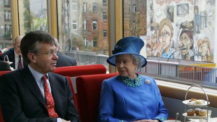 Ende 2004 reiste die britische Königin Elizabeth II. an der Seite des britischen Botschafters in Deutschland, Peter Torry, im Panoramazug von Berlin nach Potsdam.