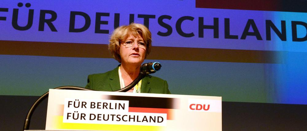 CDU-Landesvorsitzende Monika Grütters gedenkt auf dem Berliner Parteitag am 17.06.2017 in einer Schweigeminute dem ehemaligen Bundeskanzler Helmut Kohl (CDU).