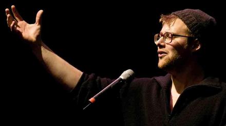 Lars Ruppel (29) ist deutschsprachiger Poetry Slam Meister - mit Gedichten über Redewendungen.