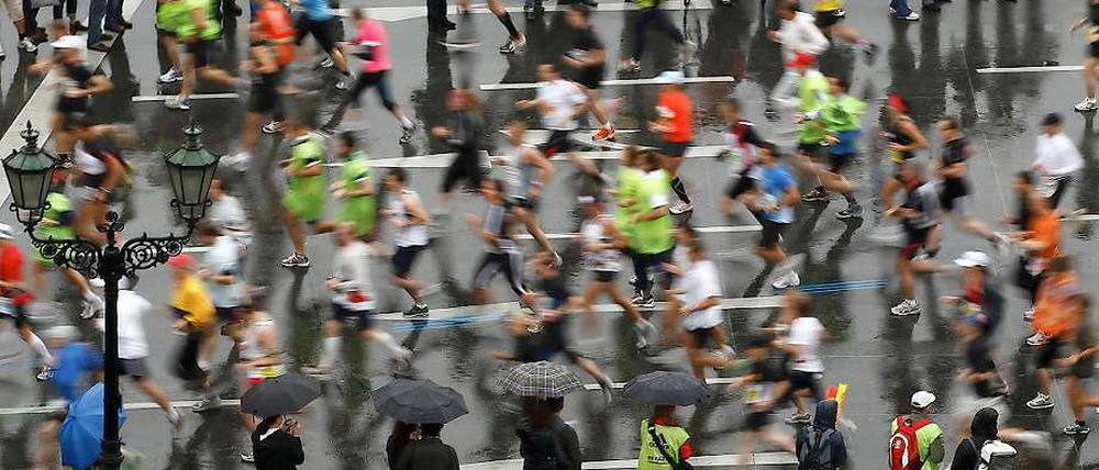 Der Berlin-Marathon lockt auch in diesem Jahr wieder Zehntausende Laufbegeisterte auf die Straße.