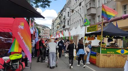 Auf dem Straßenfest sind diverse Parteien und Organisationen vertreten.