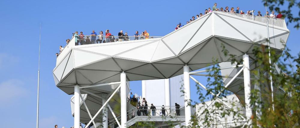 Andrang zum Torschluss: Tausende bestiegen am Sonntag die Aussichtsplattform "Wolkenhain" auf dem Kienberg. Auch dieses IGA-Highlight bleibt erhalten. 