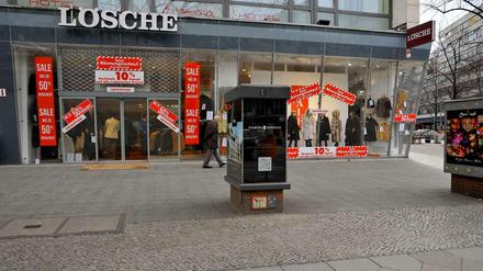 Der letzte Tag. Das West-Berliner Traditionsgeschäft Pelz Lösche hat dichtgemacht.
