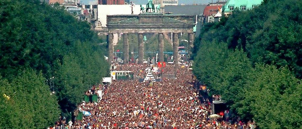 So feierten die Menschen bei der Loveparade 1997 in Berlin. Kommt die Großveranstaltung zurück in die Hauptstadt? 