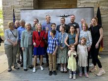 75 Jahre Luftbrücke: Familientreffen in der US-Botschaft in Berlin