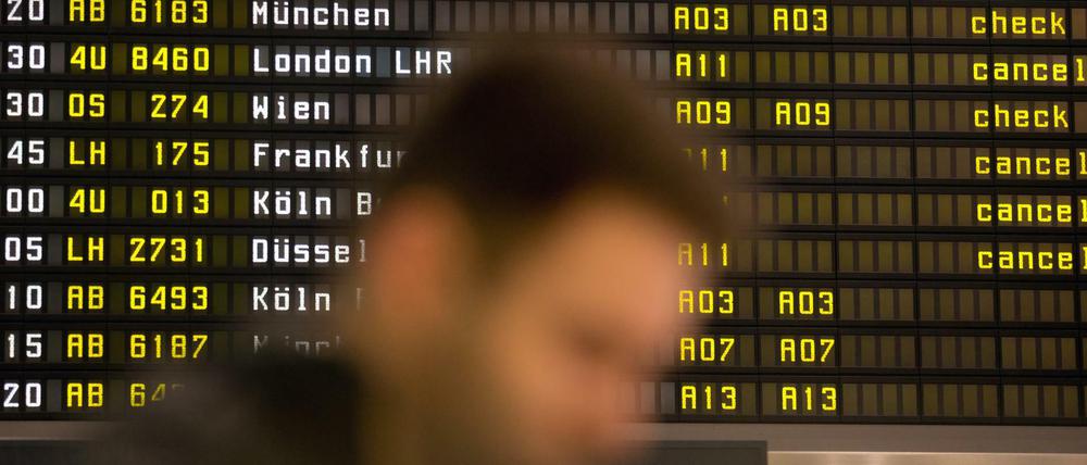 Nur noch wenige Flüge kommen in Berlin an - trotzdem gibt es kaum Kontrollen der Ankommenden.
