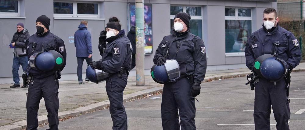 Berliner Polizisten während einer Demonstration.