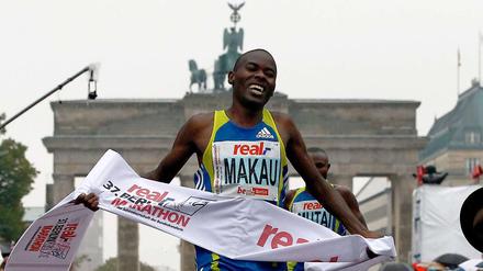 Tausende Läufer nehmen auch in diesem Jahr am 25-Kilometer-Lauf in Berlin teil. Im vergangenen Jahr gewann der Kenianer Patrick Makau.