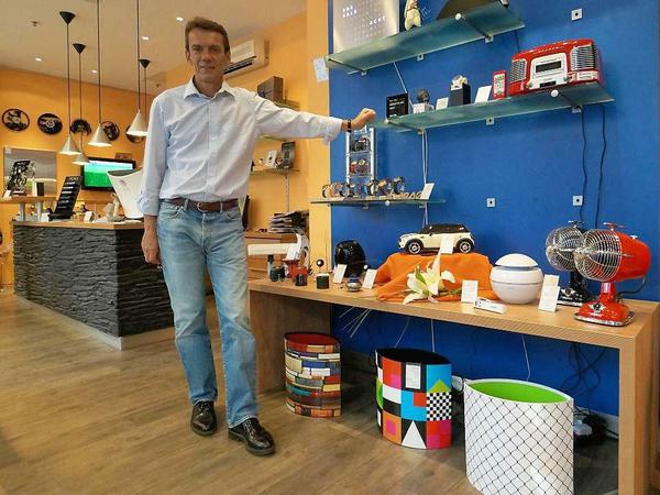 Im Wartestand. Seit elf Jahren betreibt Manfred Berle seinen Geschenkeladen in der Mohrenstraße. Wann er die Filiale am Leipziger Platz öffnen kann, ist unklar. 