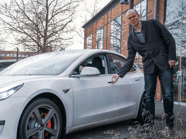 Unternehmer Michael Clausecker, früher Chef von Bombardier Deutschland, will seinen Tesla bald wieder verkaufen.