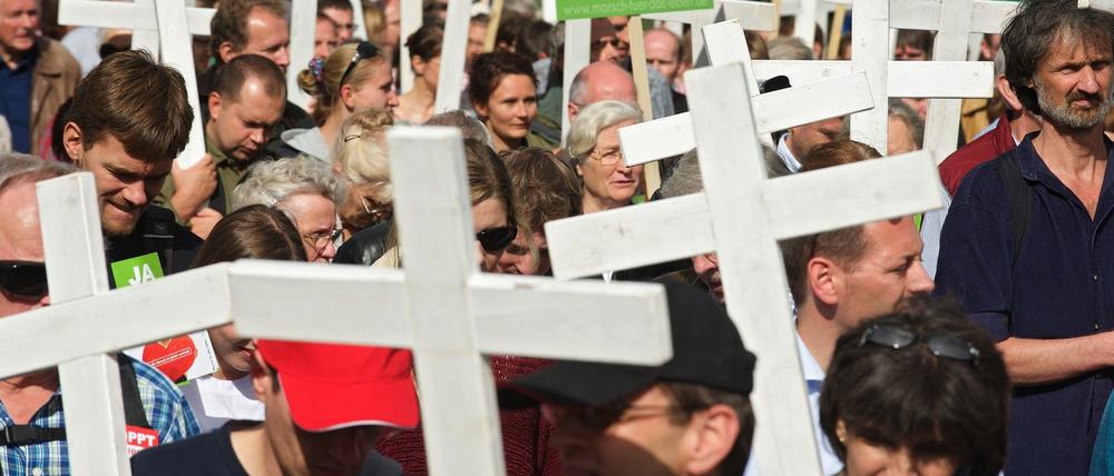 Gegen Abtreibung. Mit weißen Kreuzen zogen sie durch Berlin. 