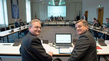 Technikchef Jörg Marks und Hartmut Mehdorn bei ihrer Anhörung im Abgeordnetenhaus.