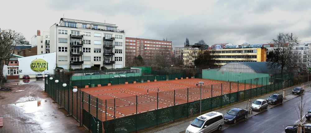 Begehrtes Gelände. Um diese Tennisplätze geht es: Noch bis Ende 2019 läuft der Vertrag des TC Mitte an der Melchiorstraße 19. Rechts sieht man die Halle, die der Verein gebaut hat.