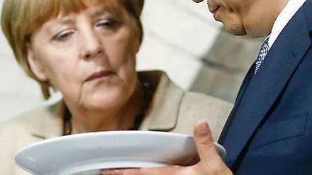 Nur ein leerer Teller. Angela Merkel und Chinas Ministerpräsident Li zu Besuch bei der KPM.