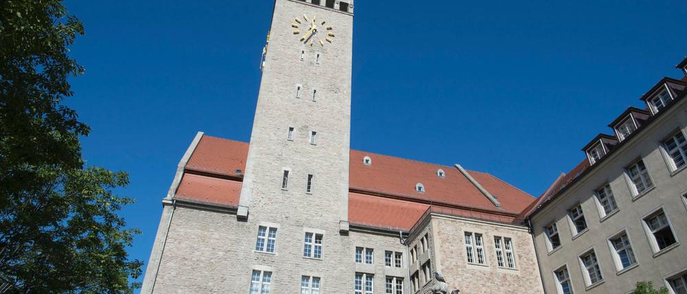 Auch in das Rathaus Neukölln zieht demnächst ein Stadtrat der AfD ein. 