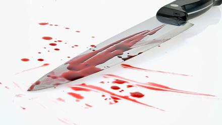 Aber bitte nur im Roman: ein blutiges Messer.