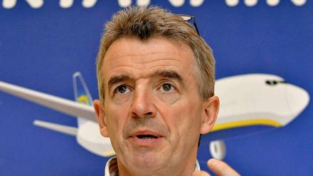 Ryanair-Chef Michael O'Leary hat auch schon vorgeschlagen, auf den Co-Piloten zu verzichten, und denkt über Stehplätze in seinem Billigfliegern nach.