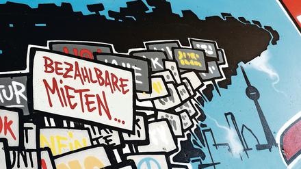 Ein Graffiti am Kottbusser Tor in Berlin fordert bezahlbare Mieten.