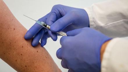 Mitte Dezember sollen die Impfzentren betriebsbereit sein. Die Frage ist, wann ein Impfstoff zugelassen wird.
