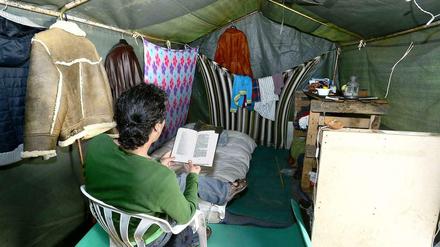 Heimat gesucht. In diesem Zelt im Flüchtlingscamp am Oranienplatz findet Mohamed manchmal Unterschlupf. Doch er schläft mal hier, mal dort. Groß nämlich ist seine Angst, festgenommen und abgeschoben zu werden. 