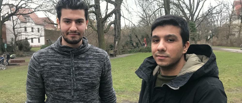 Mohammad Shaar (l.) und Ahmad Tammae leben in Cottbus und wollen für ein Leben ohne Hass demonstrieren.