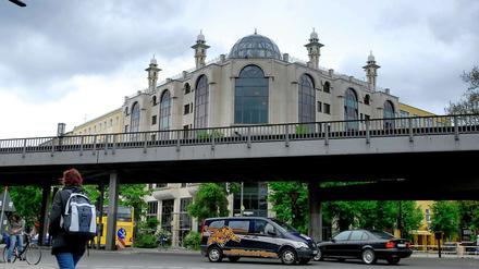 Die "Omar Ibu Al Khattab Moschee": Sechs Jahre hat der endgültige Bau des siebengeschossigen Gebäudes auf dem ehemaligen Bolle-Supermarkt-Gelände am Görlitzer Bahnhof gedauert.