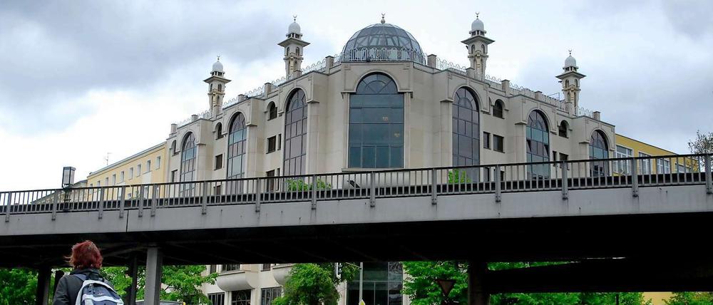 Die "Omar Ibu Al Khattab Moschee": Sechs Jahre hat der endgültige Bau des siebengeschossigen Gebäudes auf dem ehemaligen Bolle-Supermarkt-Gelände am Görlitzer Bahnhof gedauert.
