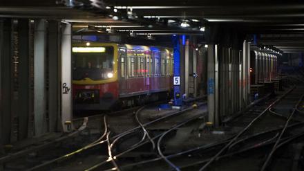 Stillstand im Nord-Süd-Tunnel. Bei der S-Bahn Berlin geht 2015 eine Zeit lang nichts mehr.