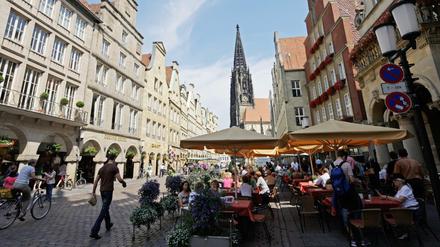 Münster ist deutschlandweit die am stärksten wachsende Großstadt. Zwischen 2008 und 2013 verzeichnete sie bundesweit den größten Zuwachs an Neubürgern, nämlich fast neun Prozent. Blick auf den Prinzipalmarkt in der Innenstadt. 