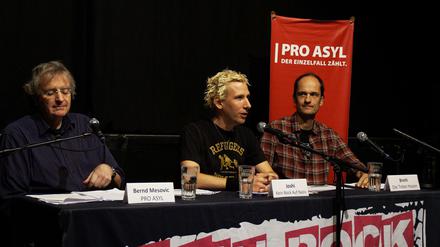 Drei die finden, es sei "Zeit zu Handeln": Bernd Mesovic von "Pro Asyl", Aktivist Joshi von "Kein Bock auf Nazis" und Michael Breitkopf, Gitarrist der Toten Hosen.