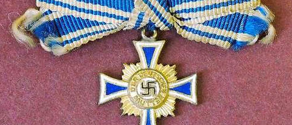 Auszeichnung für Frauen in der NS-Zeit: Mutterkreuz in Gold