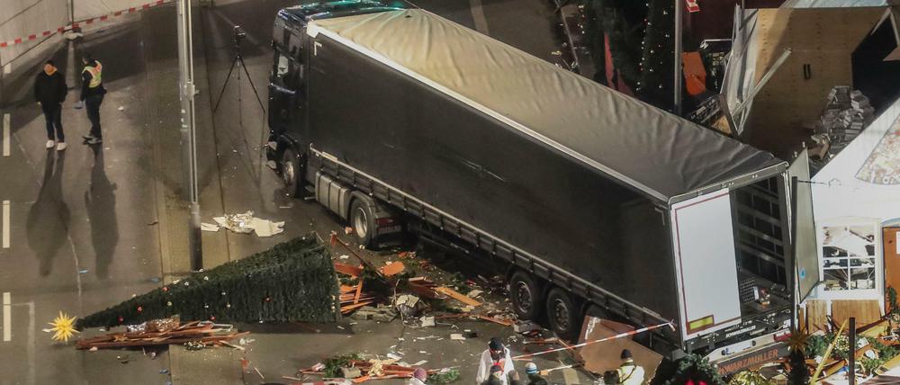 Das Tatfahrzeug am Weihnachtsmarkt am Breitscheidplatz. Im Dezember 2016 hatte Anis Amri dort einen Terroranschlag verübt. 